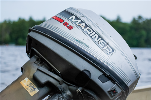 image of an outboard motor